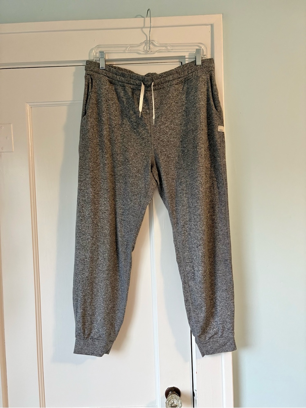Vuori Women's Performance Jogger Heather Grey Size L VW303 Athleisure Loungewear